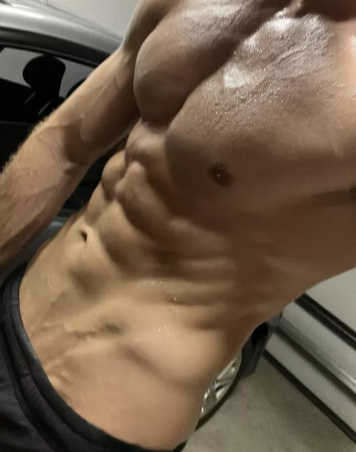 Cum on my abs and lick it all up 💦