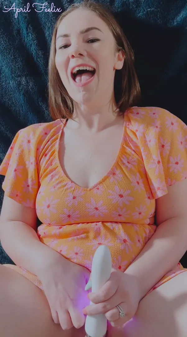 Cum on my face makes me so horny!