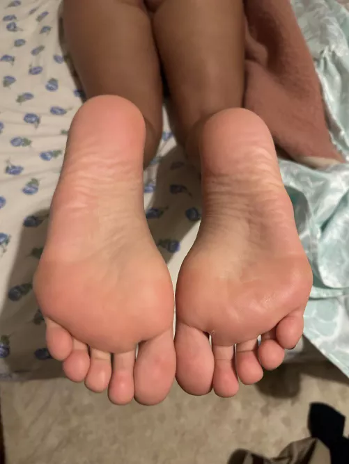 Cum on my soles tonight