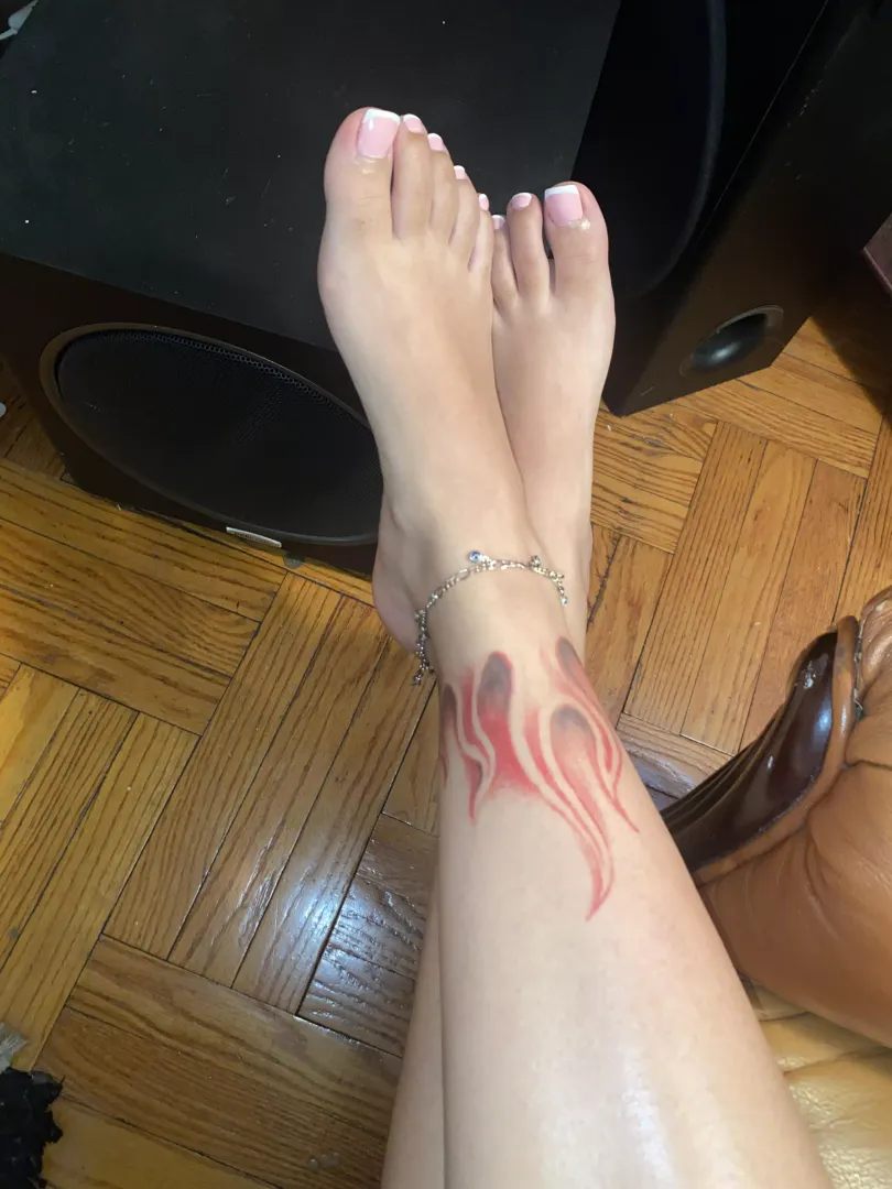 Cum over and suck my toes 😆👣🥵