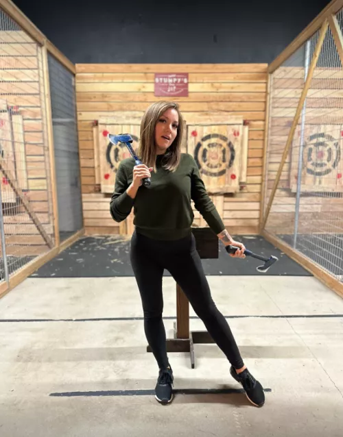 Cum play with me!😍 🪓