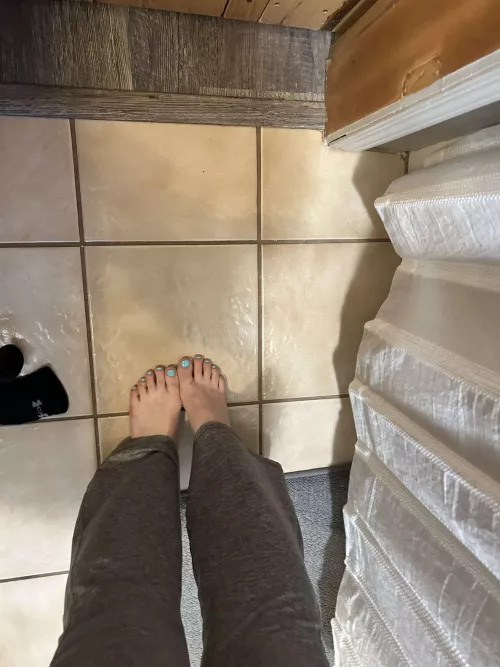 Cum suck on these hotwife milf toes