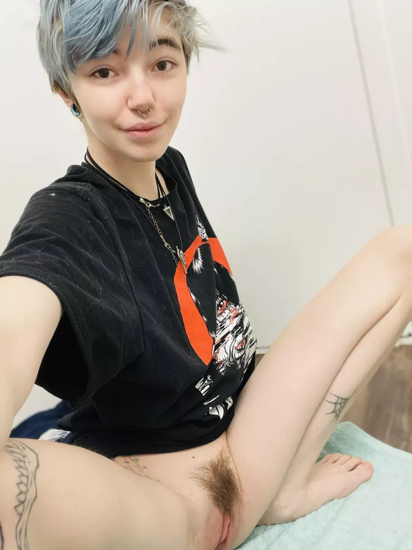 Cum watch The Last Of Us with a cute boi like me🖤🫶