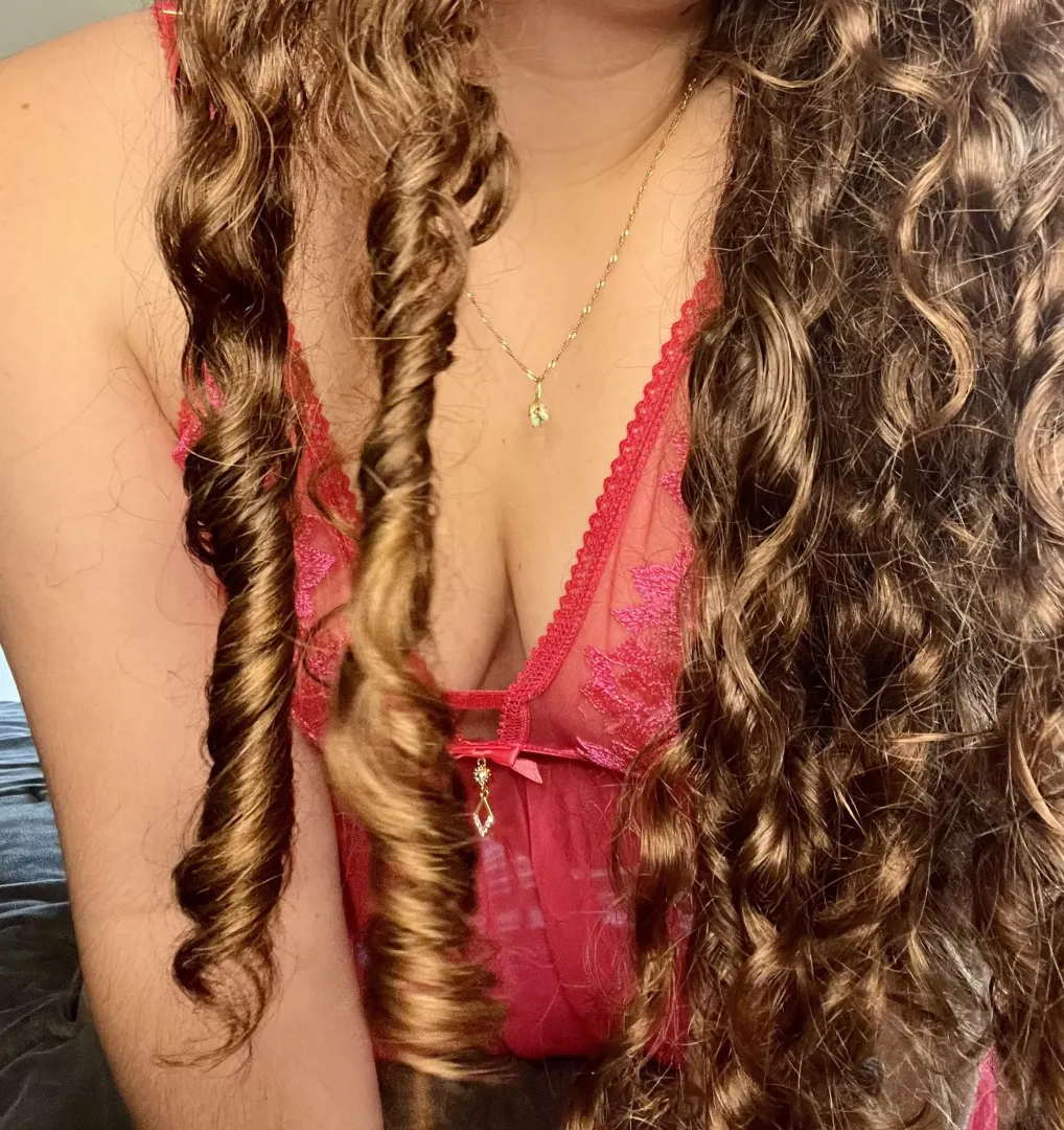 Curls and more on my page 💕