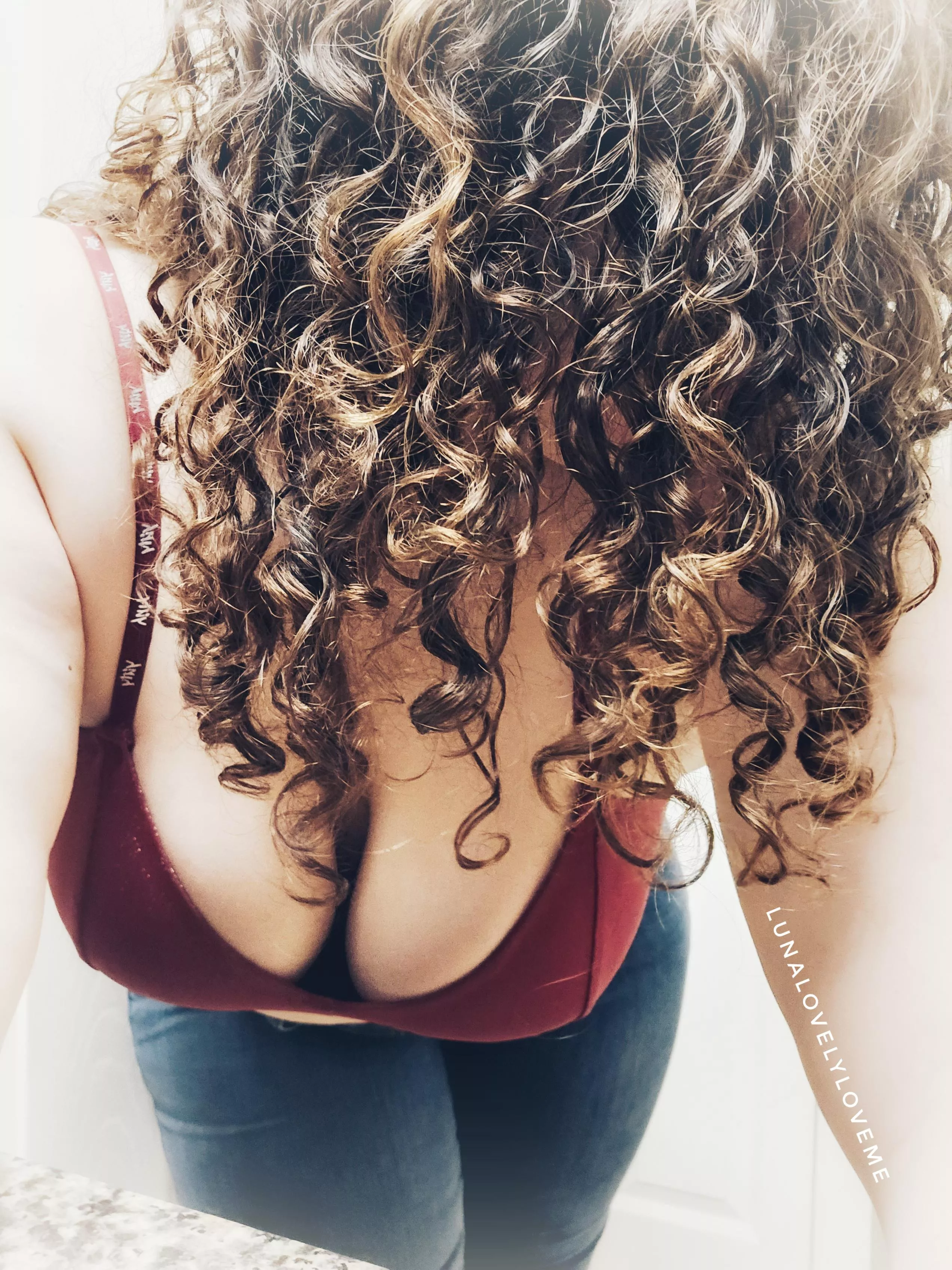 Curly hair with a side of tease