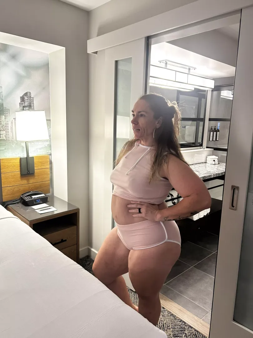 Curvy and delicious 