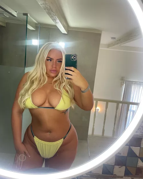 Curvy hotness