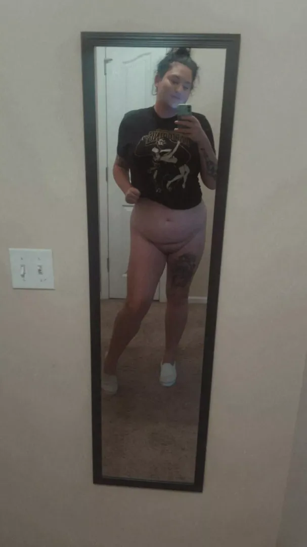 Curvy selfie [F]