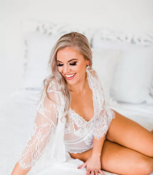 Cute Blonde (AIC)
