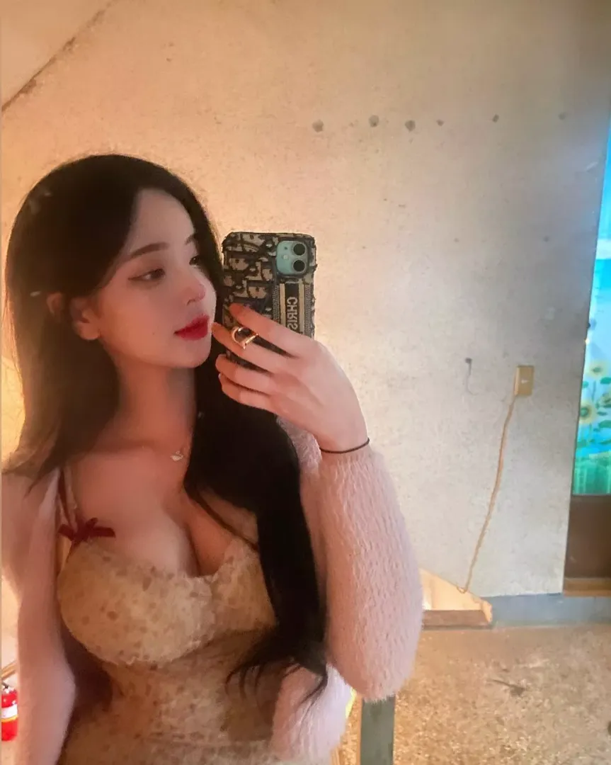 Cute cleavage