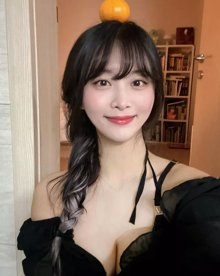 Cute cleavage