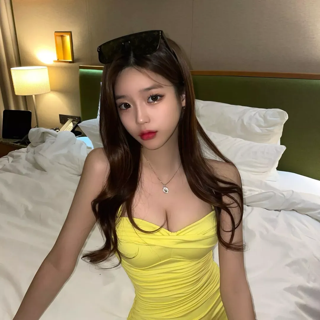 Cute cleavage