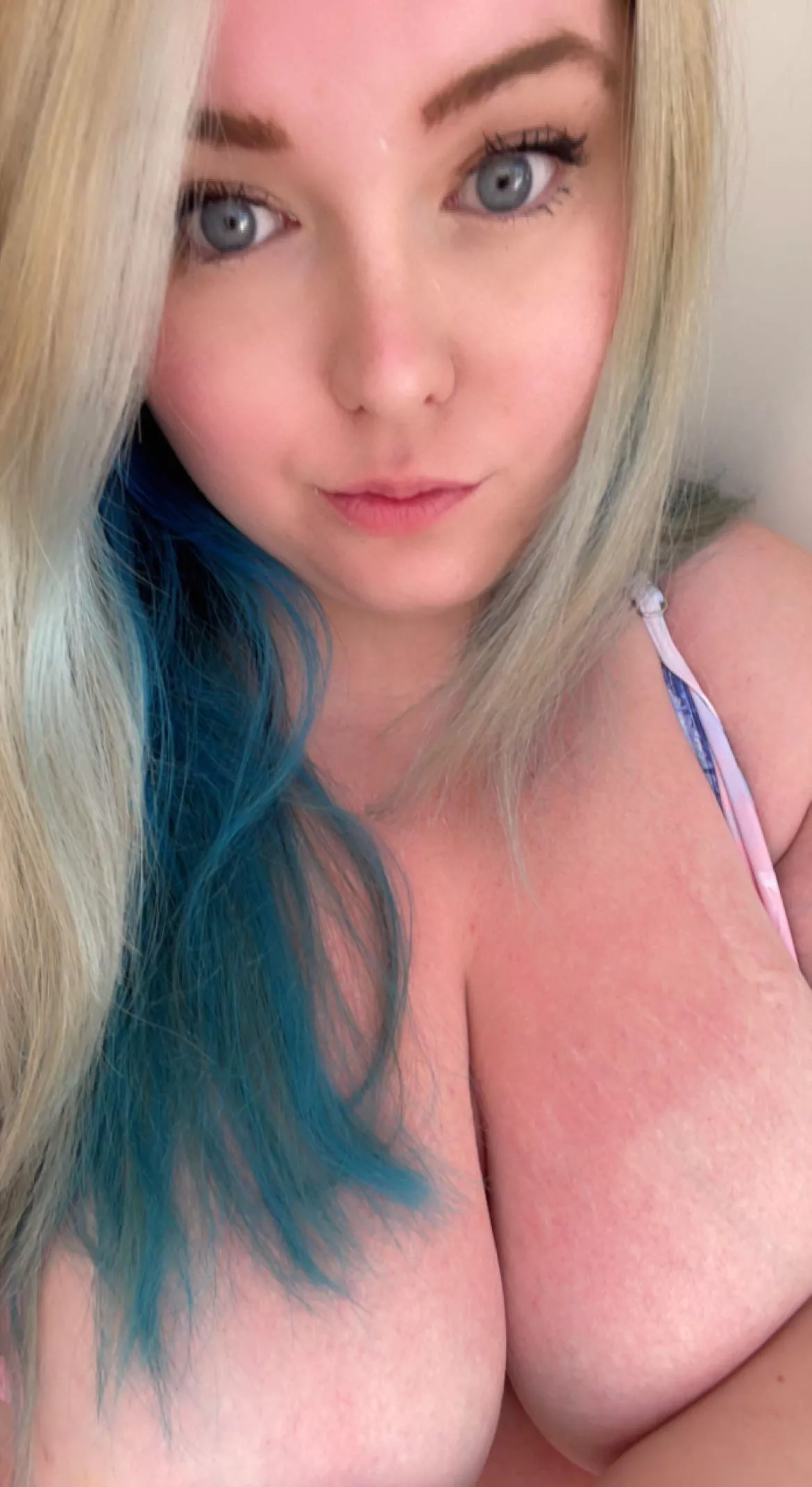Cute eyes and cute tits!