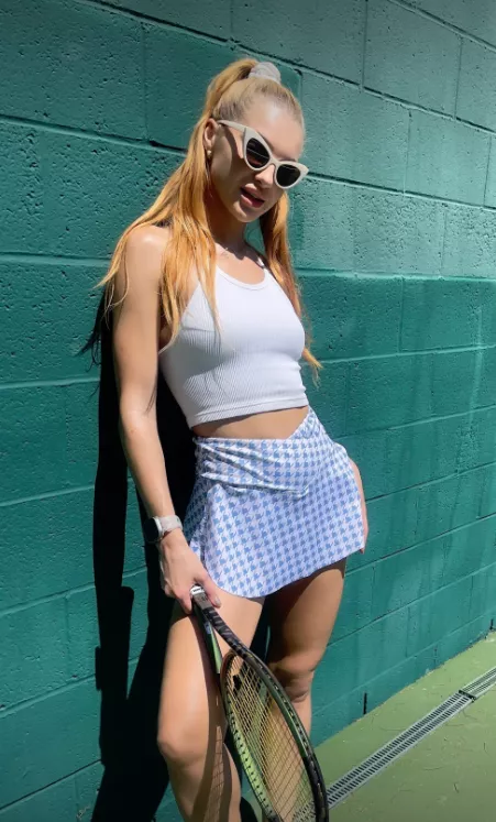 Cute girl with cute body, do you agree?