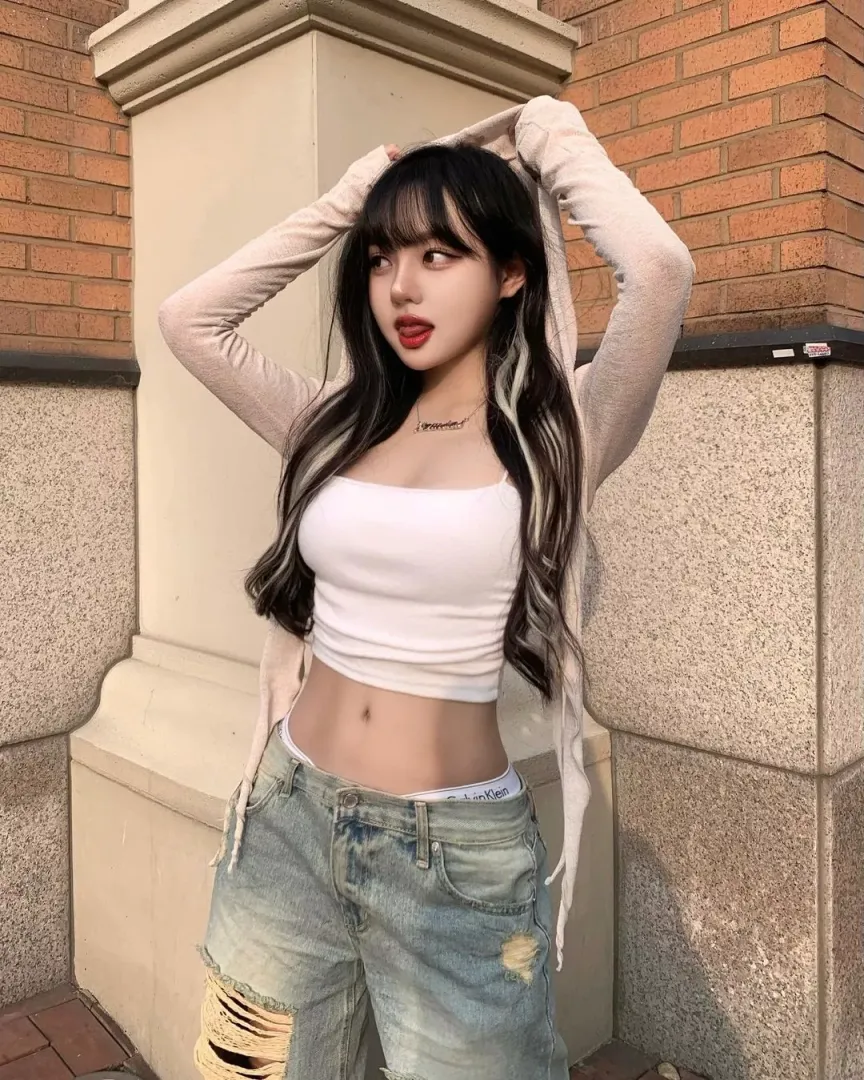 Cute midriff