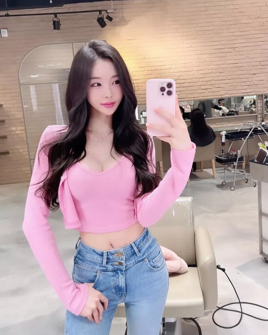 Cute midriff