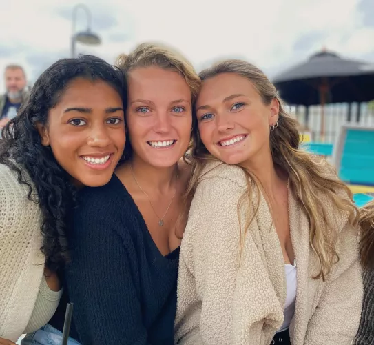 Cute Thresome