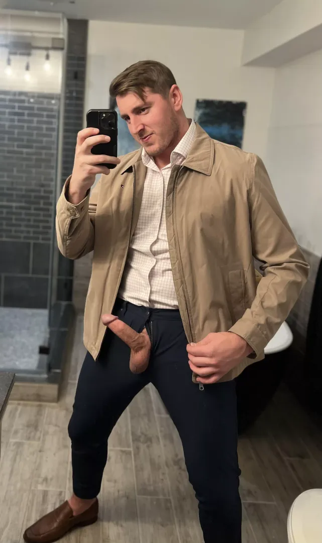 Daddy [30] has some naughty thoughts tonight… 😏