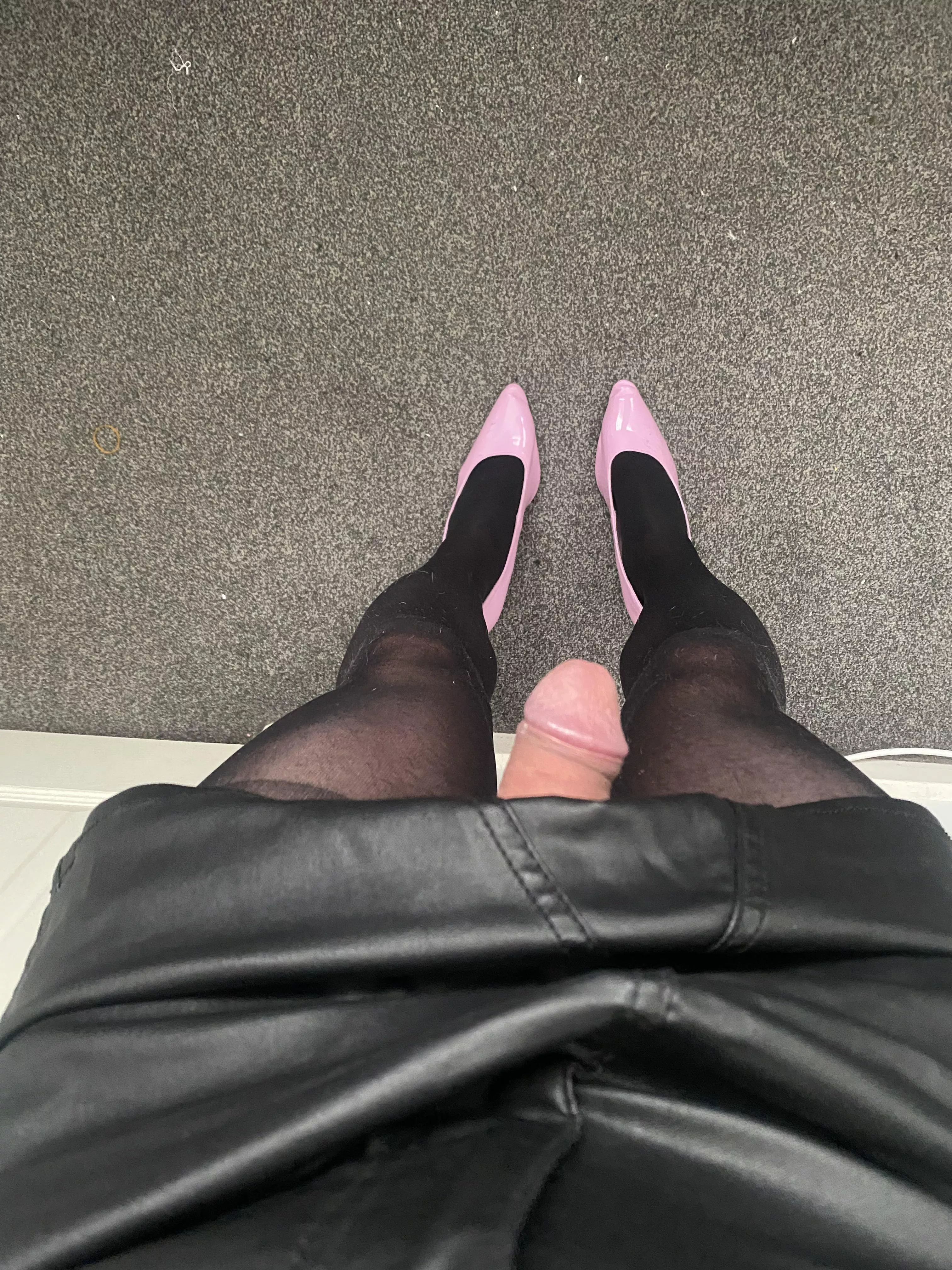 Daddy help me please tuck it back in 💕