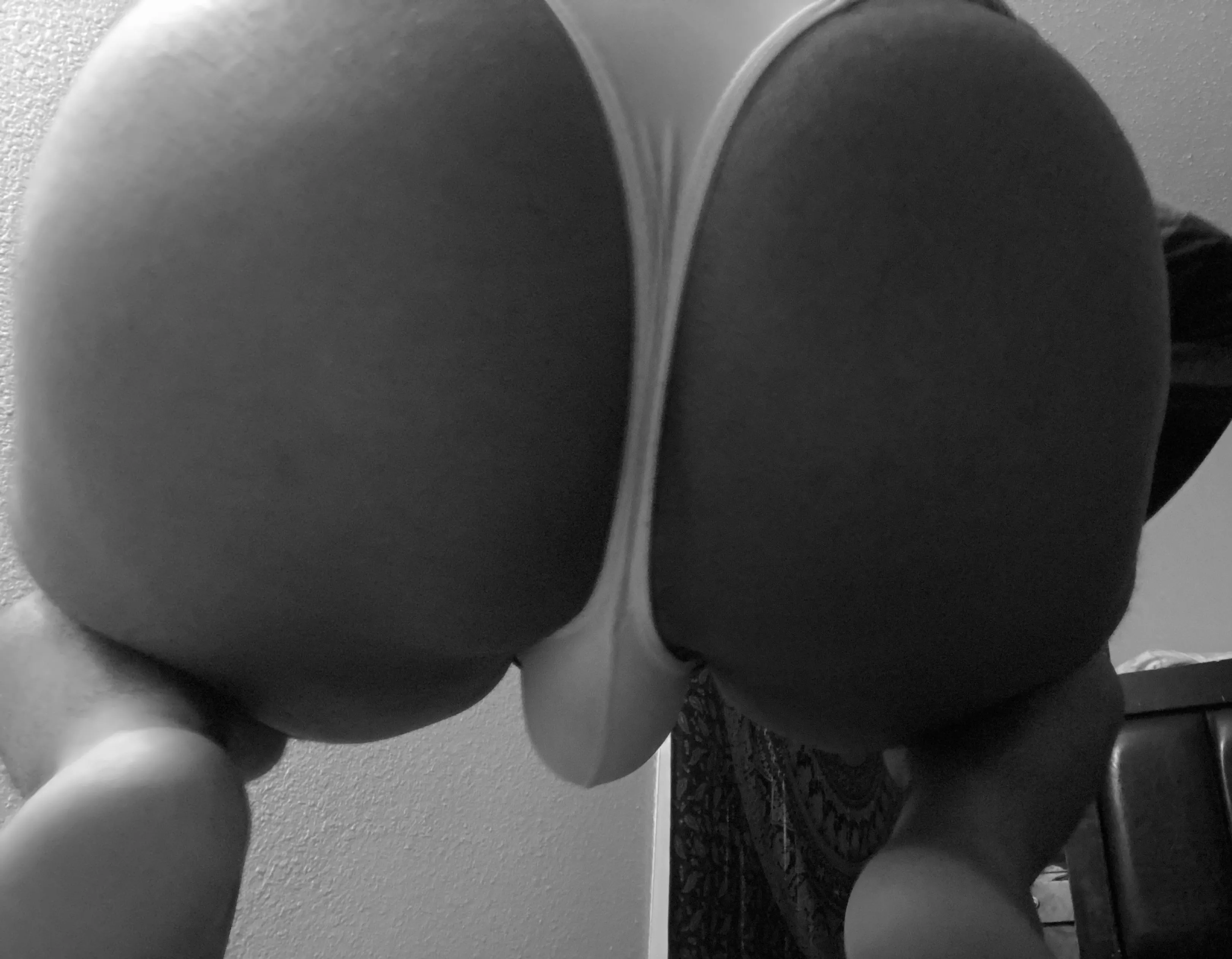 Daddy I don’t see the remote under here. Do you see it ?