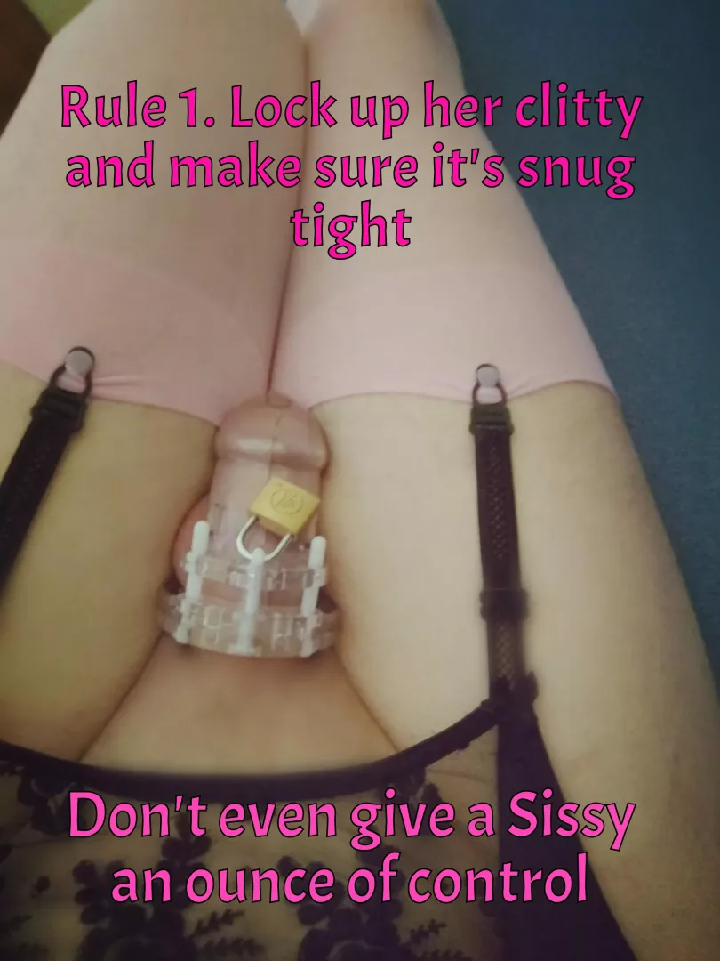 Daddy locked me in sissy cage 😳 I'm getting so horny 🥵