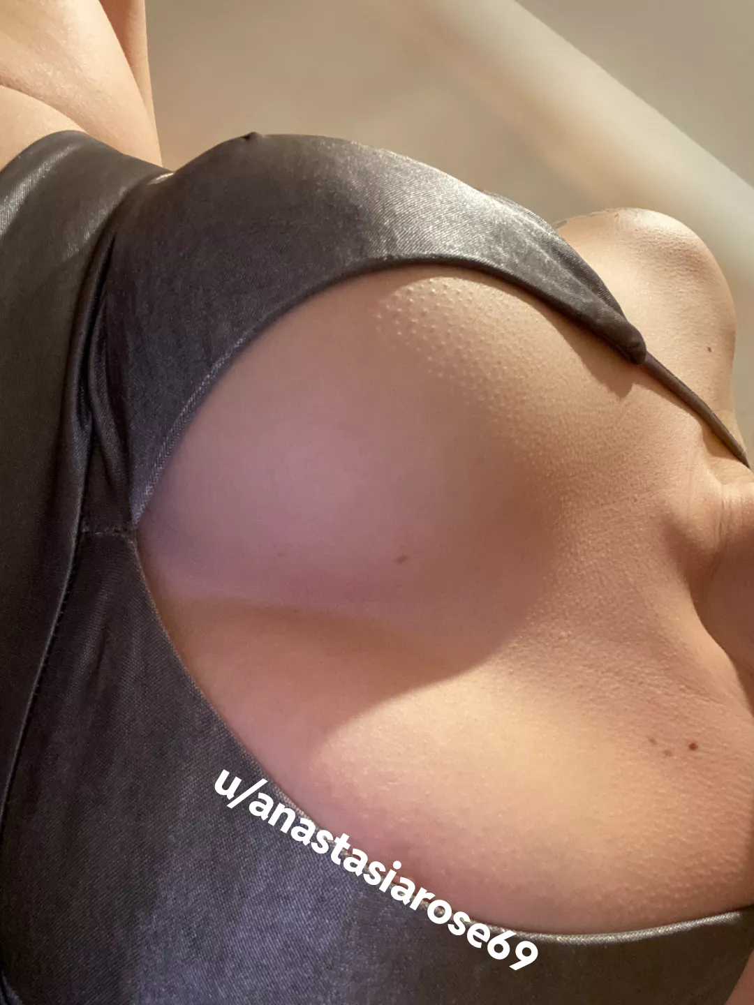 daily cleavage for you, cum on my tits pls