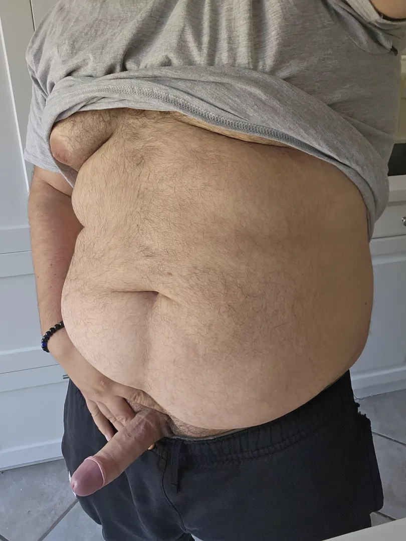 Daily dose of a big dick fat dude. Like what you see?