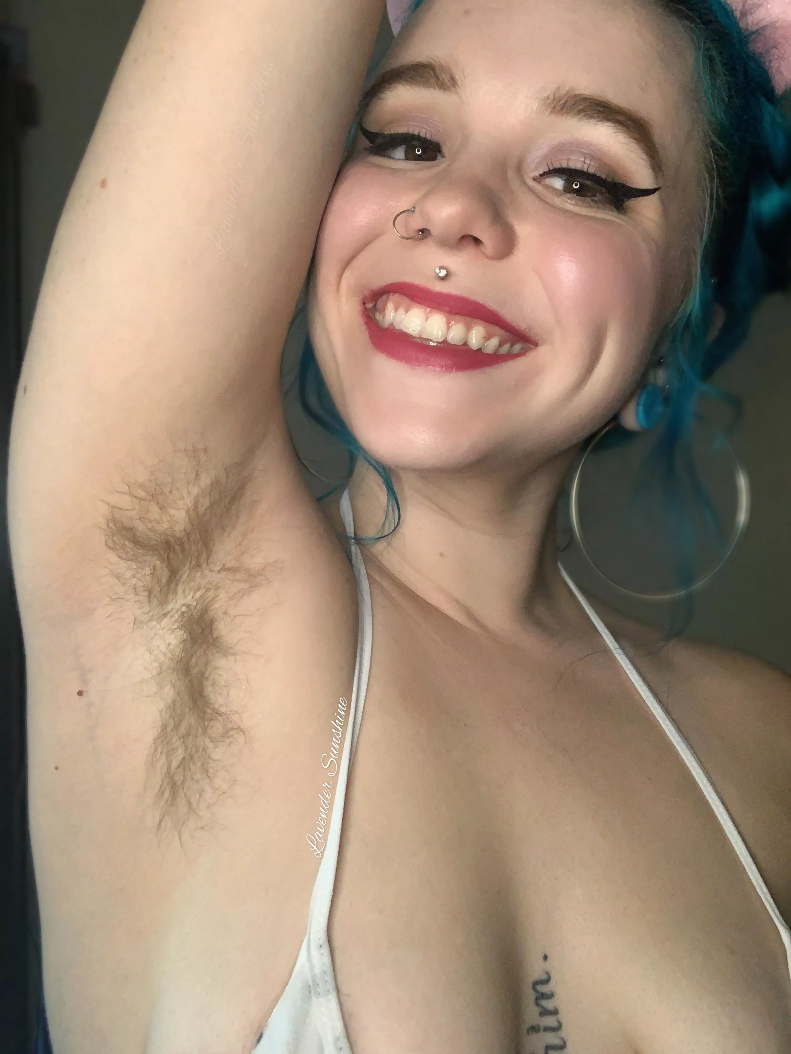 damn, I’ve got some hairy ass armpits 😜