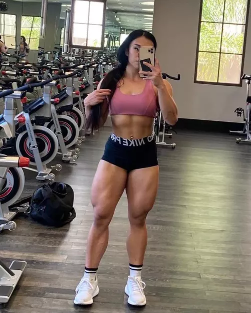 Damn! THICCC Alert!