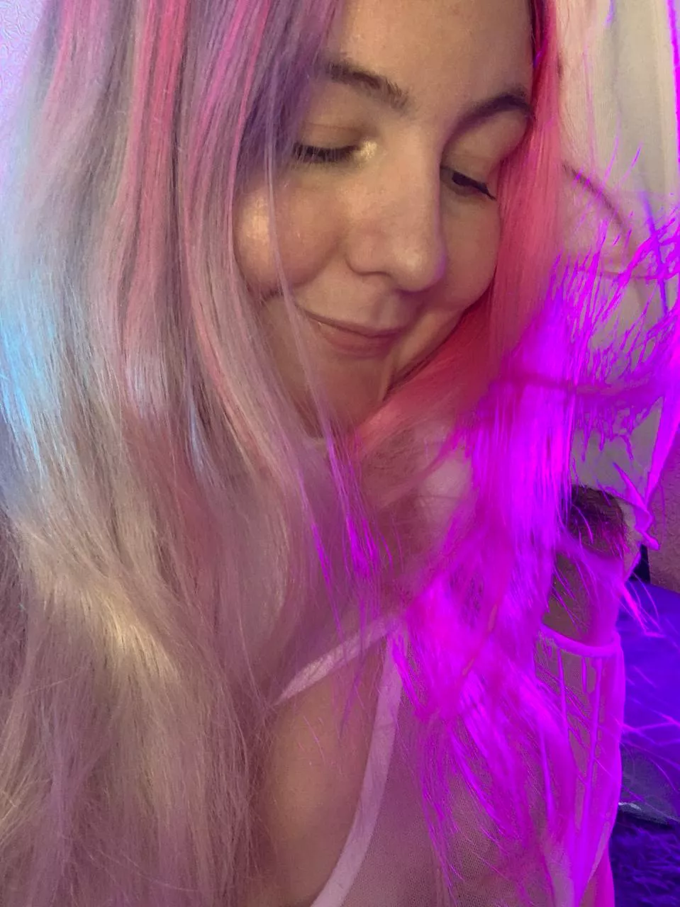 Damn thinking of you fucking me makes me so naughty, do you wanna see what I'm doing?