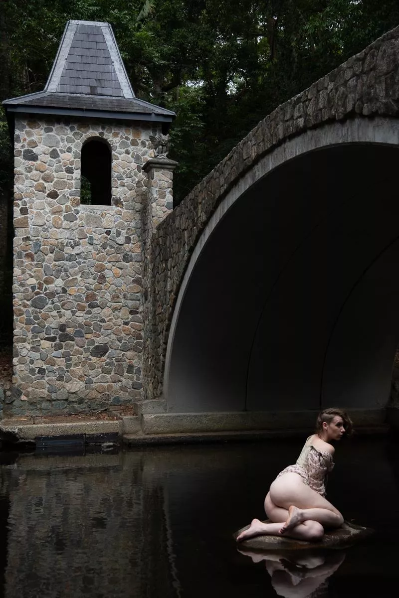 Damsel, but hardly in distress (Photography by Nature.in.the.Altogether on IG)