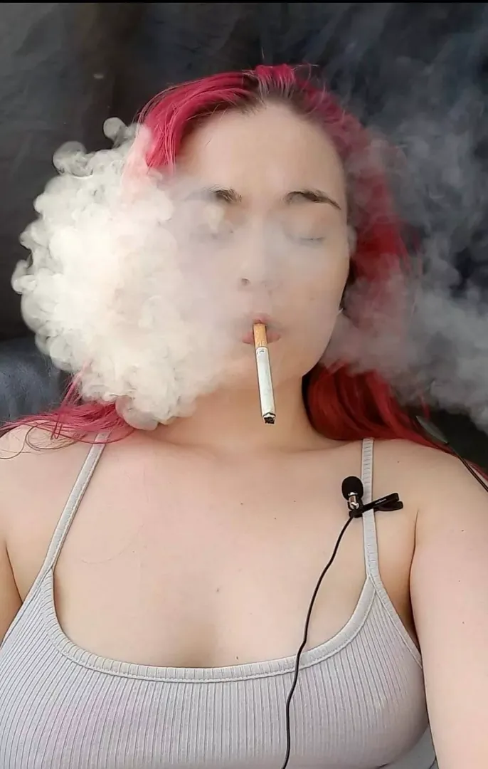 Dangling as i exhale a huge cloud☁️💙