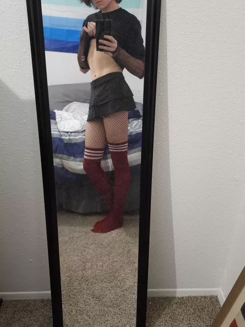 decided to give skirts a try and i get it now :3 Happy femboy friday fellas!