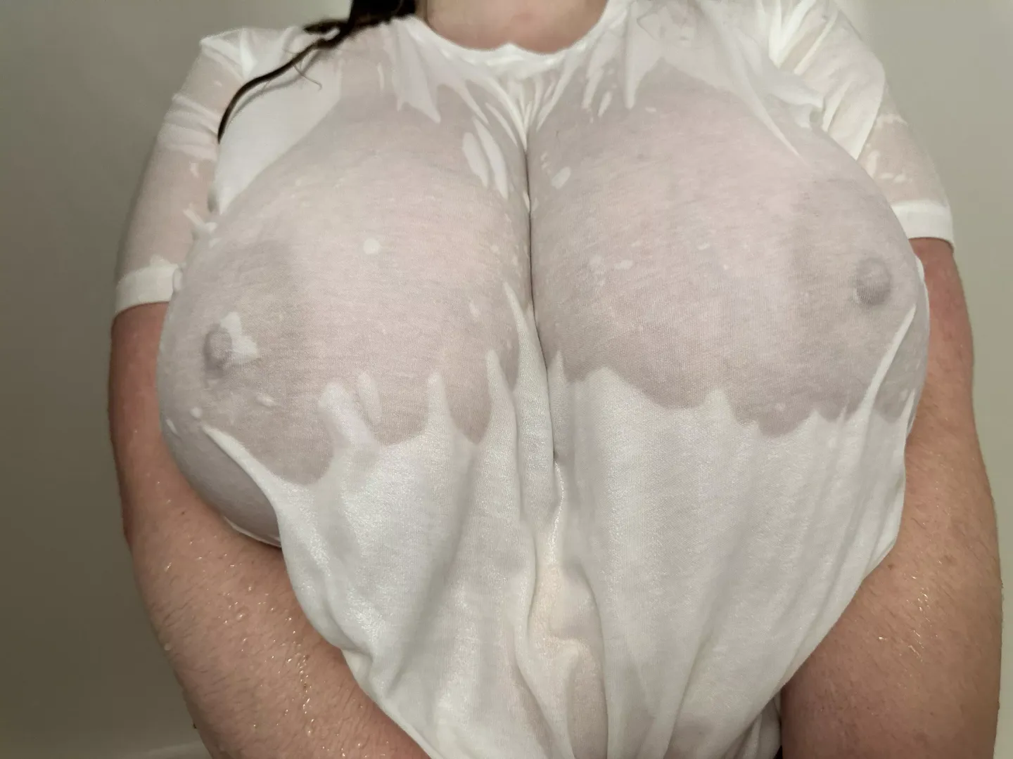 Decided to have my own wet tshirt contest😇 What do the judges think?😉 