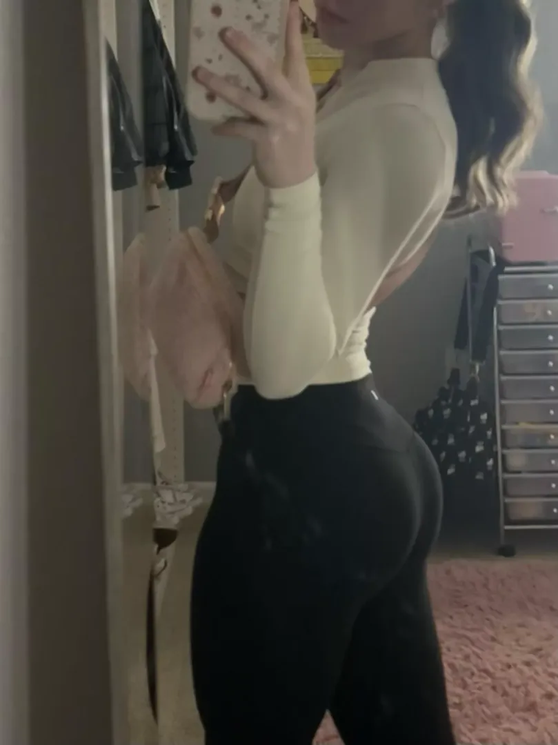 decided to wear my favorite pair leggings today