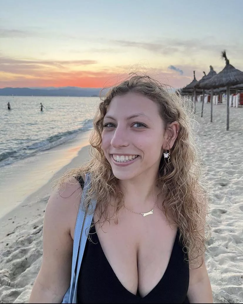 Deep cleavage