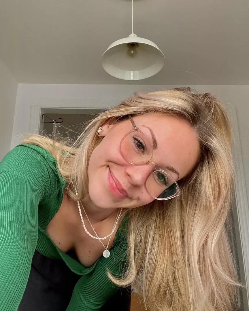 deep cleavage
