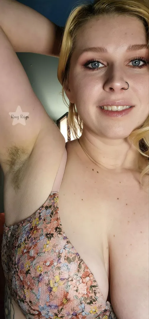 Delicious hairy pits 
