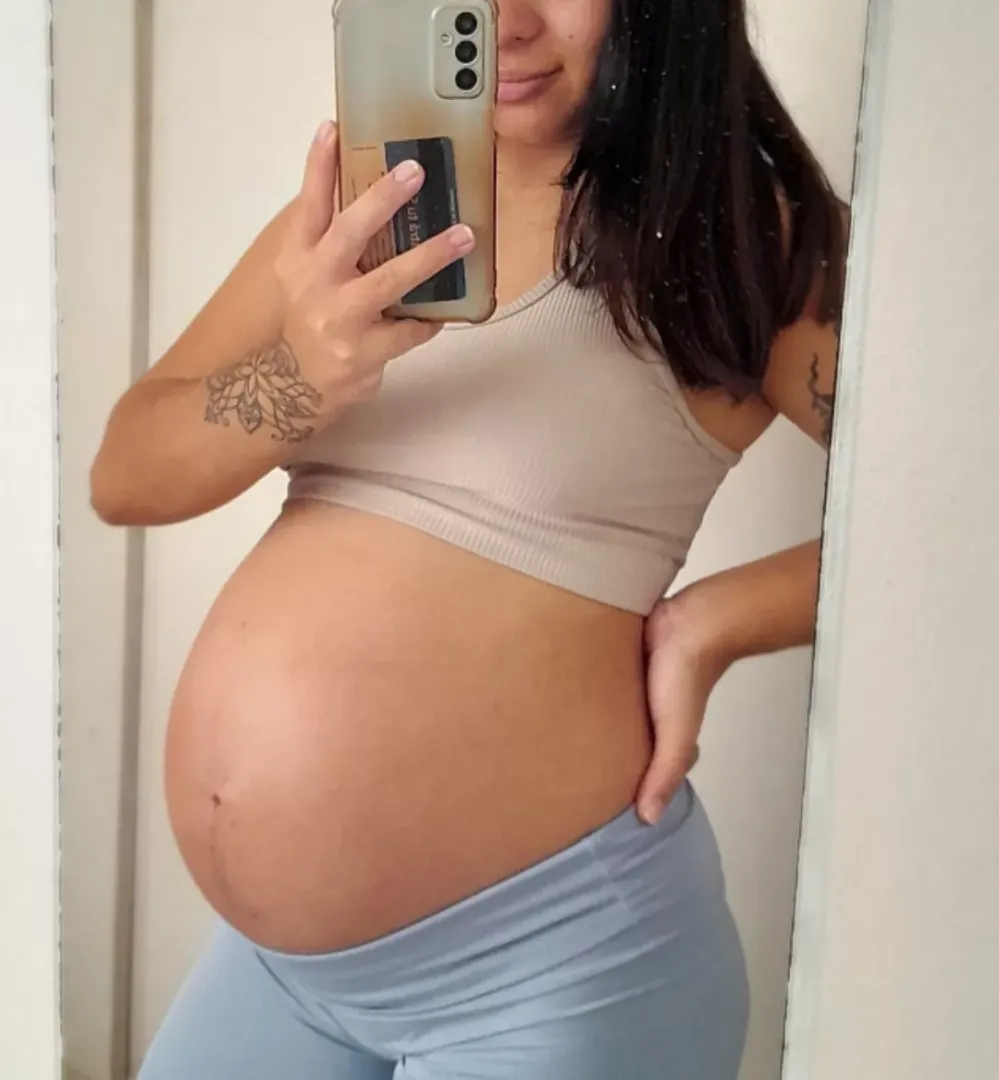 Describe my pregnant body, horny Latin mom