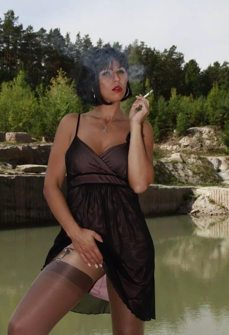 Desyra Noir smoking