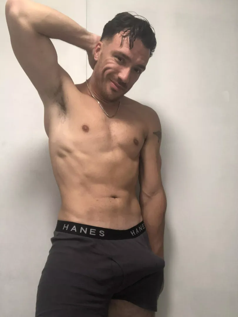 Dimples, muscles and one big bulge 🤪
