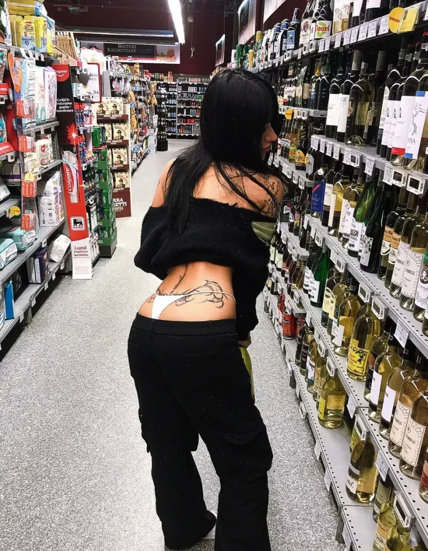 Dinner & Wine at your house tonight? 🤤🍷