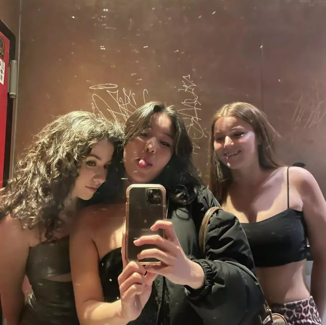 dirty mirror selfie