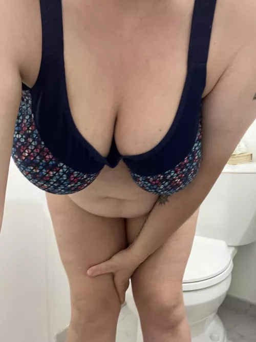 Distract me from getting ready for work 