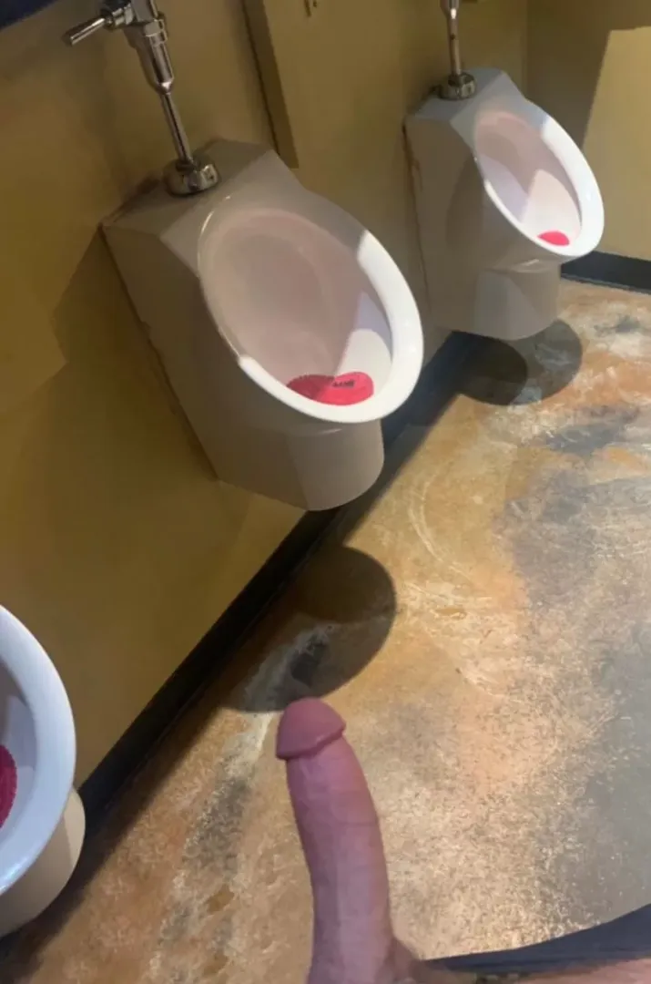 Divider-less Urinals for the WIN!