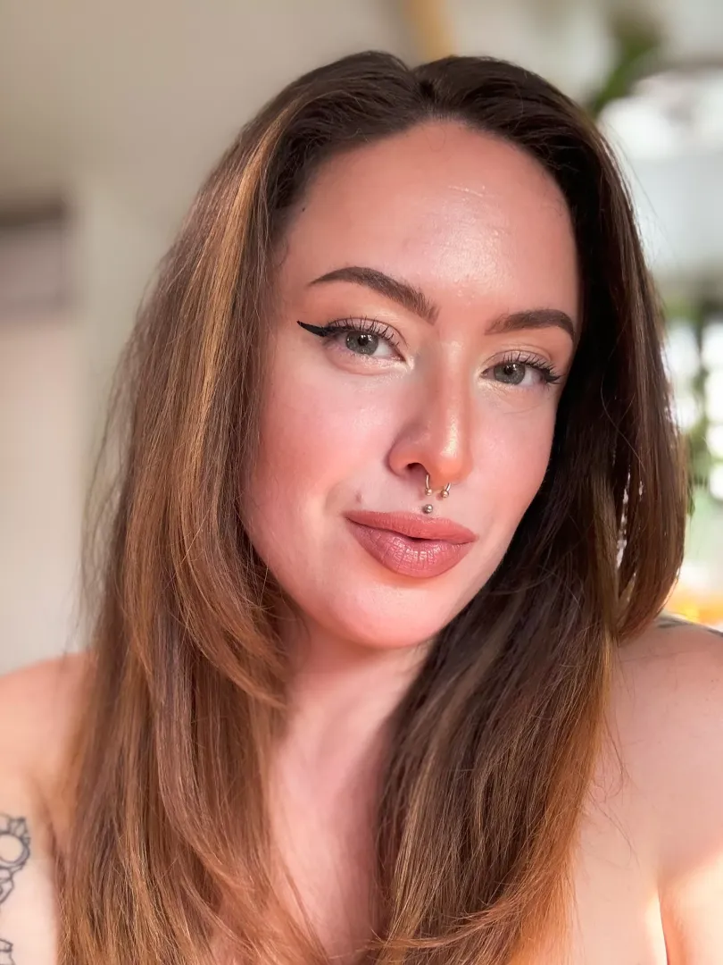 @divinely_elle_
