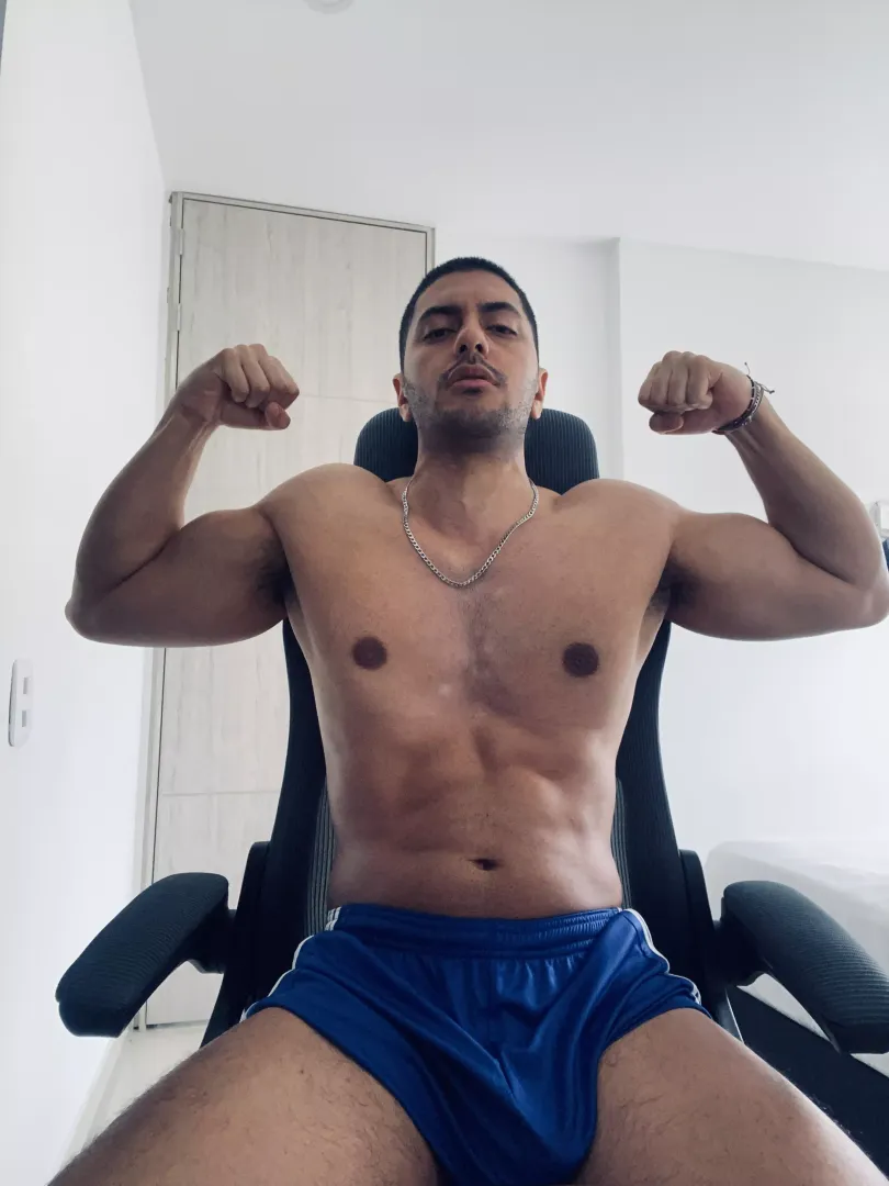 Dm me for custom content 