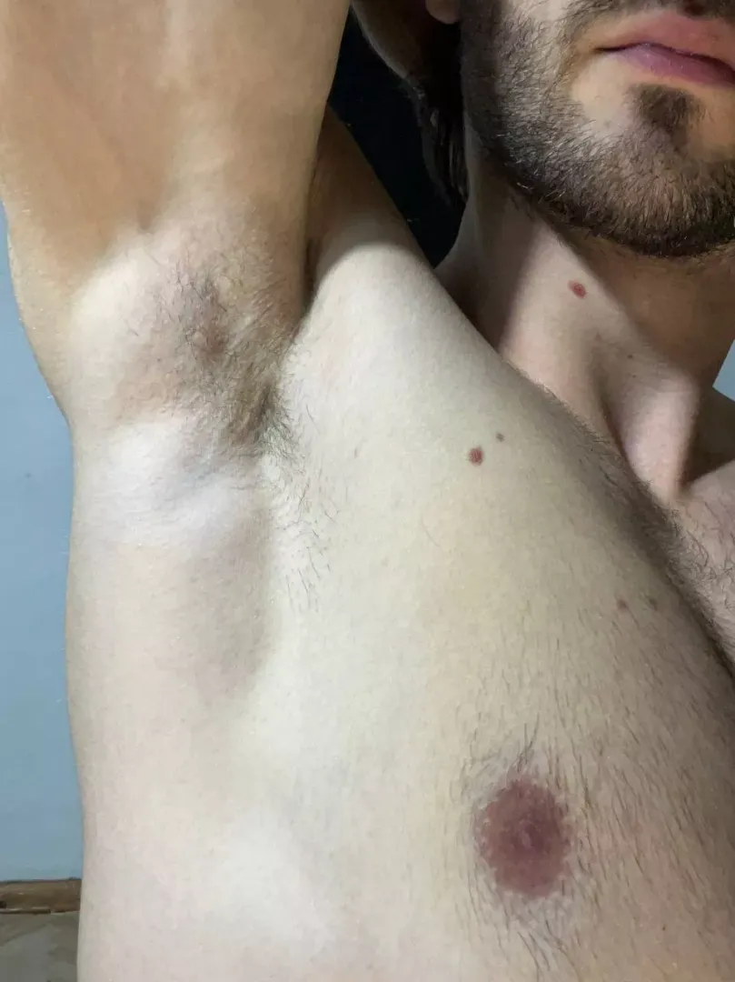 DM me if you would lick my armpit
