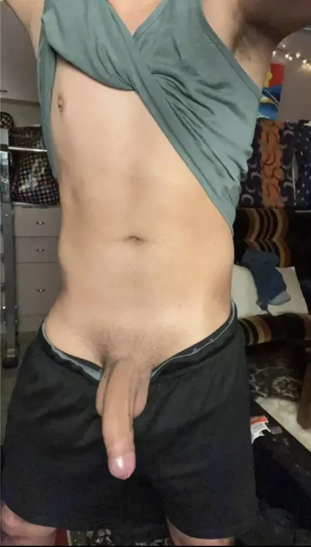 DM me to compare cocks. Hung only 😈