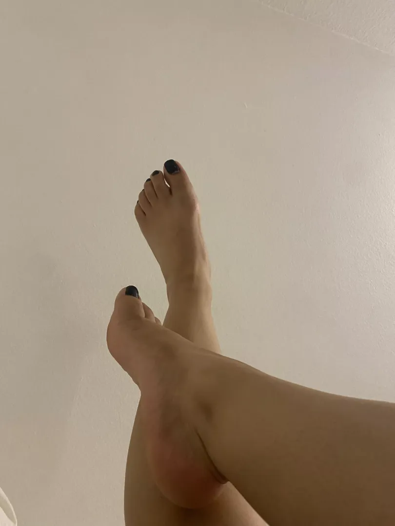 do any of y’all enjoy being stepped on ?